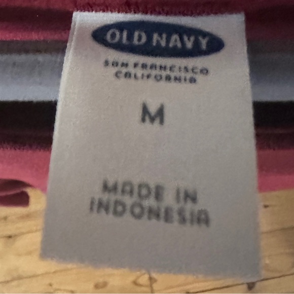 Old Navy Cranberry Knee Length Long Sleeve Dress in Medium - Picture 2 of 4